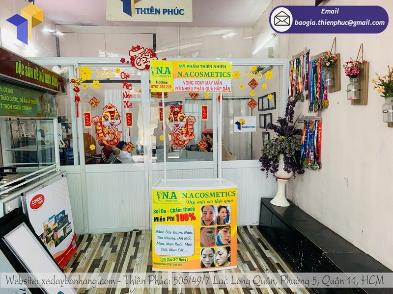Thu hút mọi ánh nhìn với thiết kế ĐỘC ĐÁO booth nhựa sampling quảng cáo